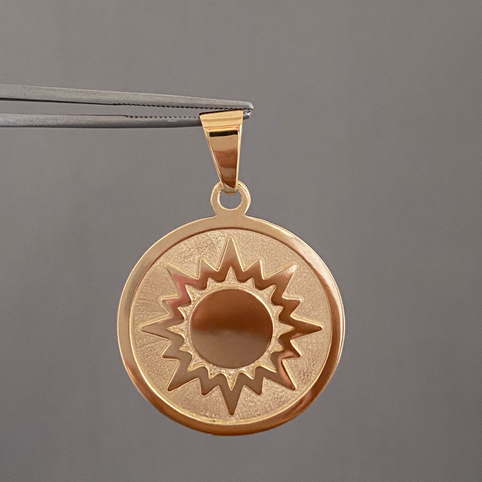 Dije placa grabado sol personalizada (POR FABRICACION) Oro amarillo 18k 8,0 Gr / 6,0 Cm
